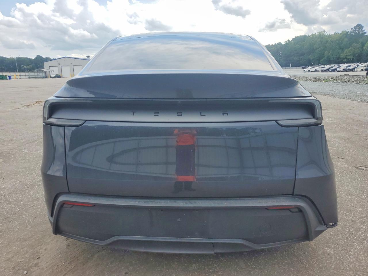 2026 Tesla Model Y - Фото 6