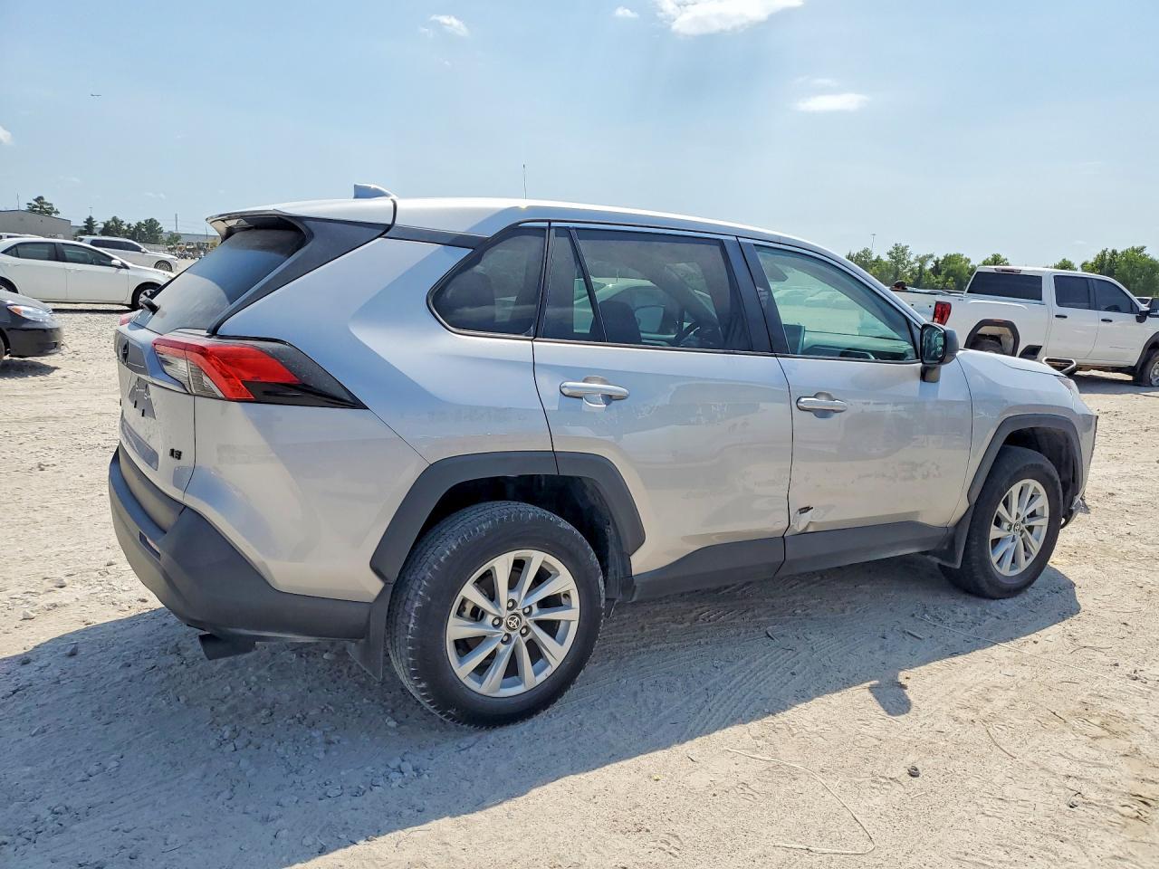 2023 Toyota Rav4 Le - Image 3
