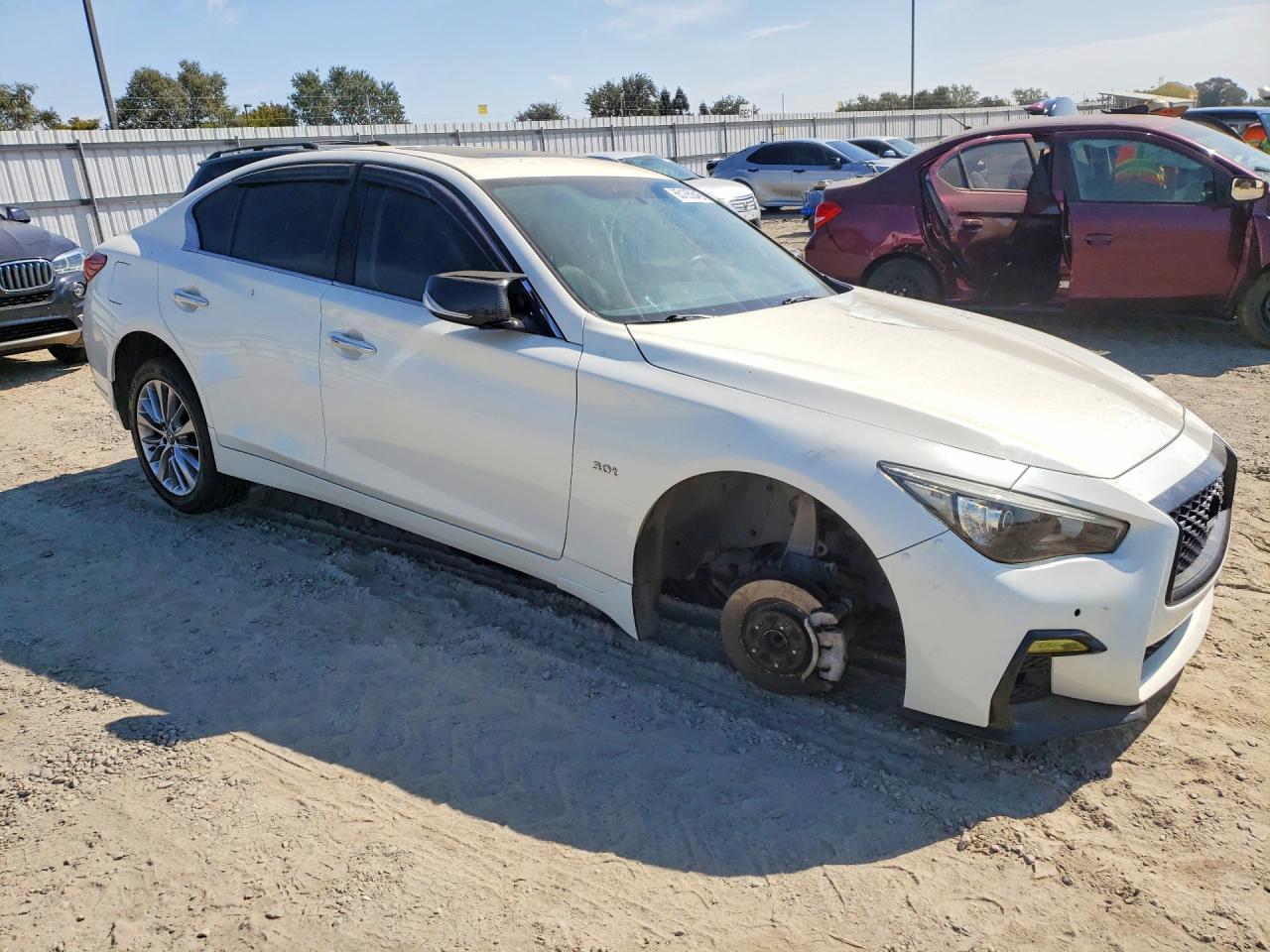 2018 Infiniti Q50 3.0T Luxe - Фото 4