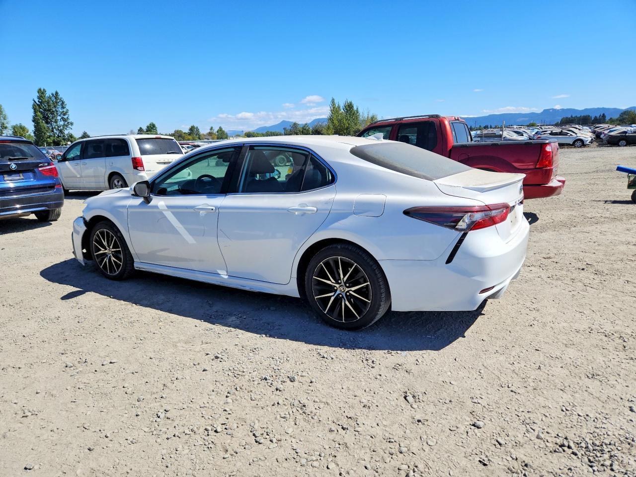 2021 Toyota Camry Se - Фото 2