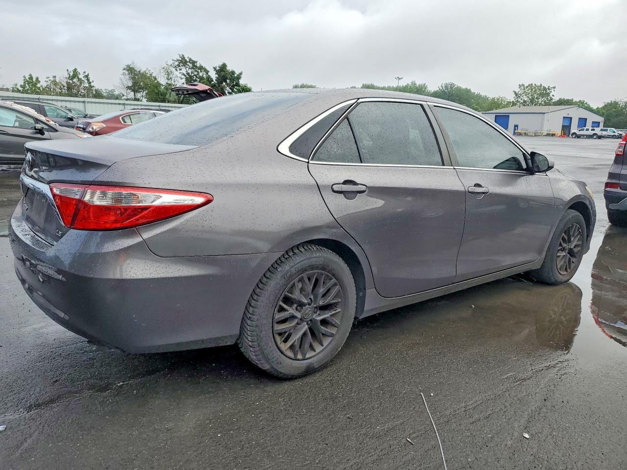 2017 Toyota Camry Le - Фото 3