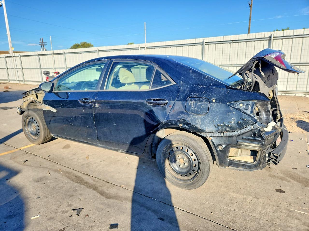 2015 Toyota Corolla Le - Фото 2
