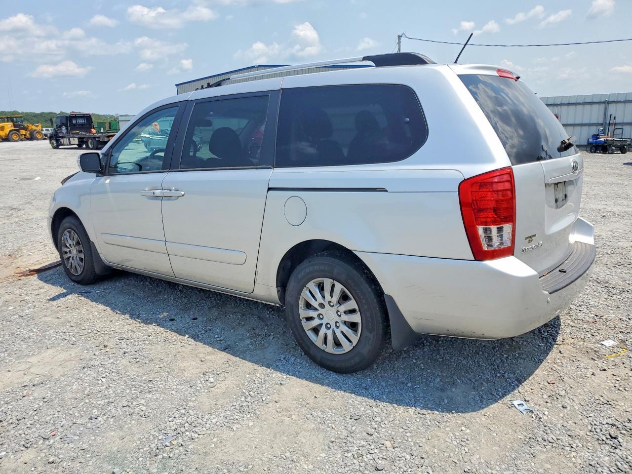 2012 Kia Sedona Lx - Фото 2