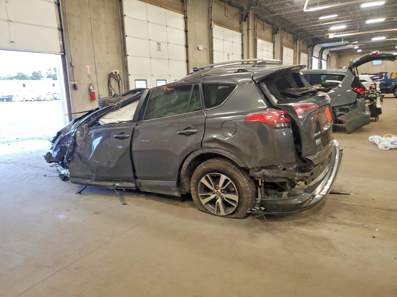2017 Toyota Rav4 Xle - Image 2