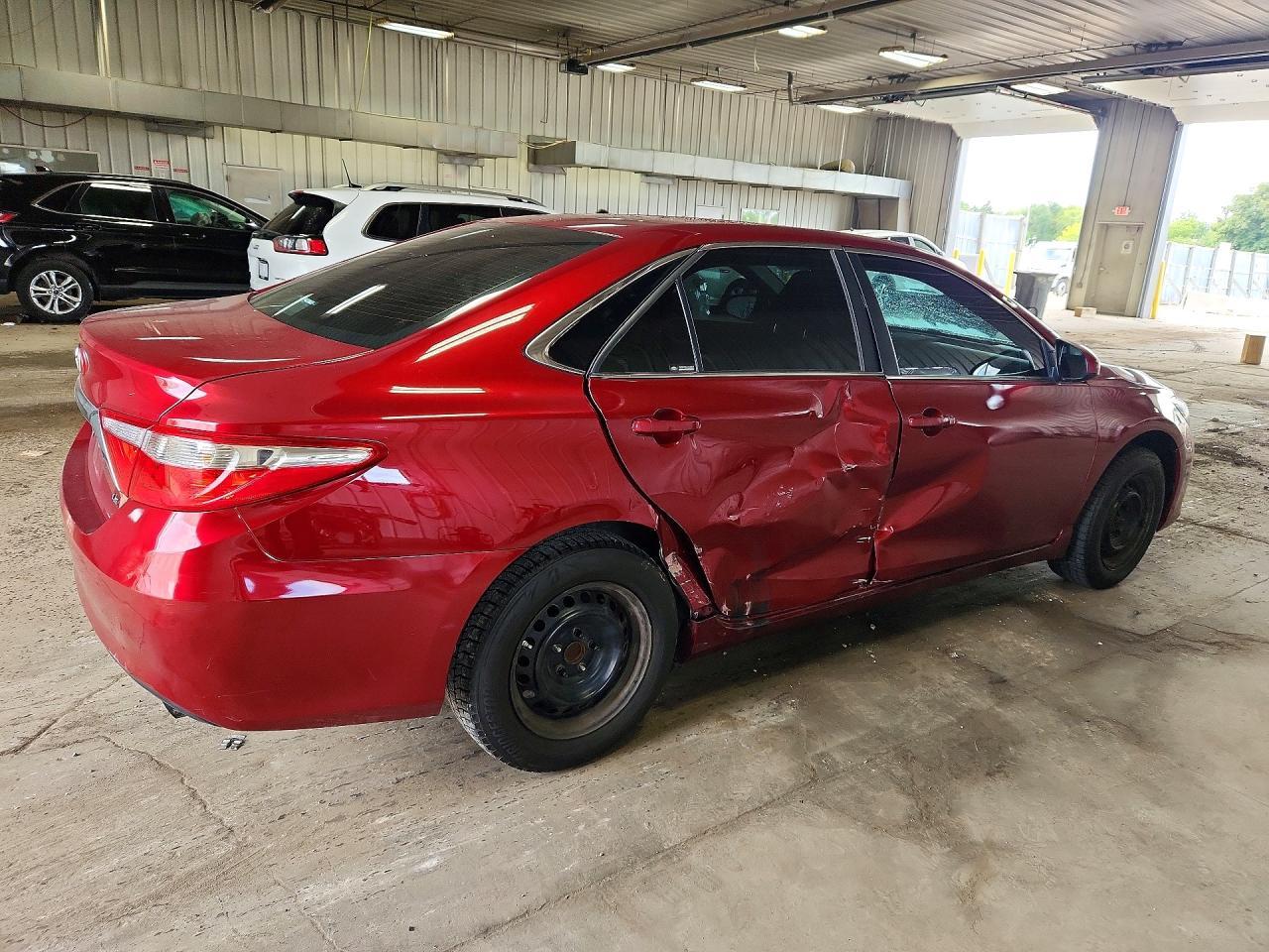 2017 Toyota Camry Le - Фото 3