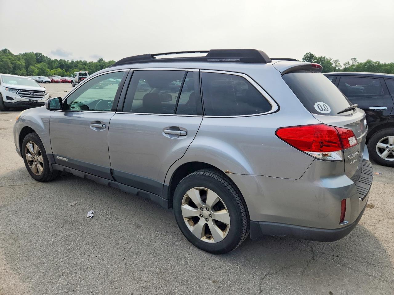 2010 Subaru Outback 2.5I Limited - Фото 2