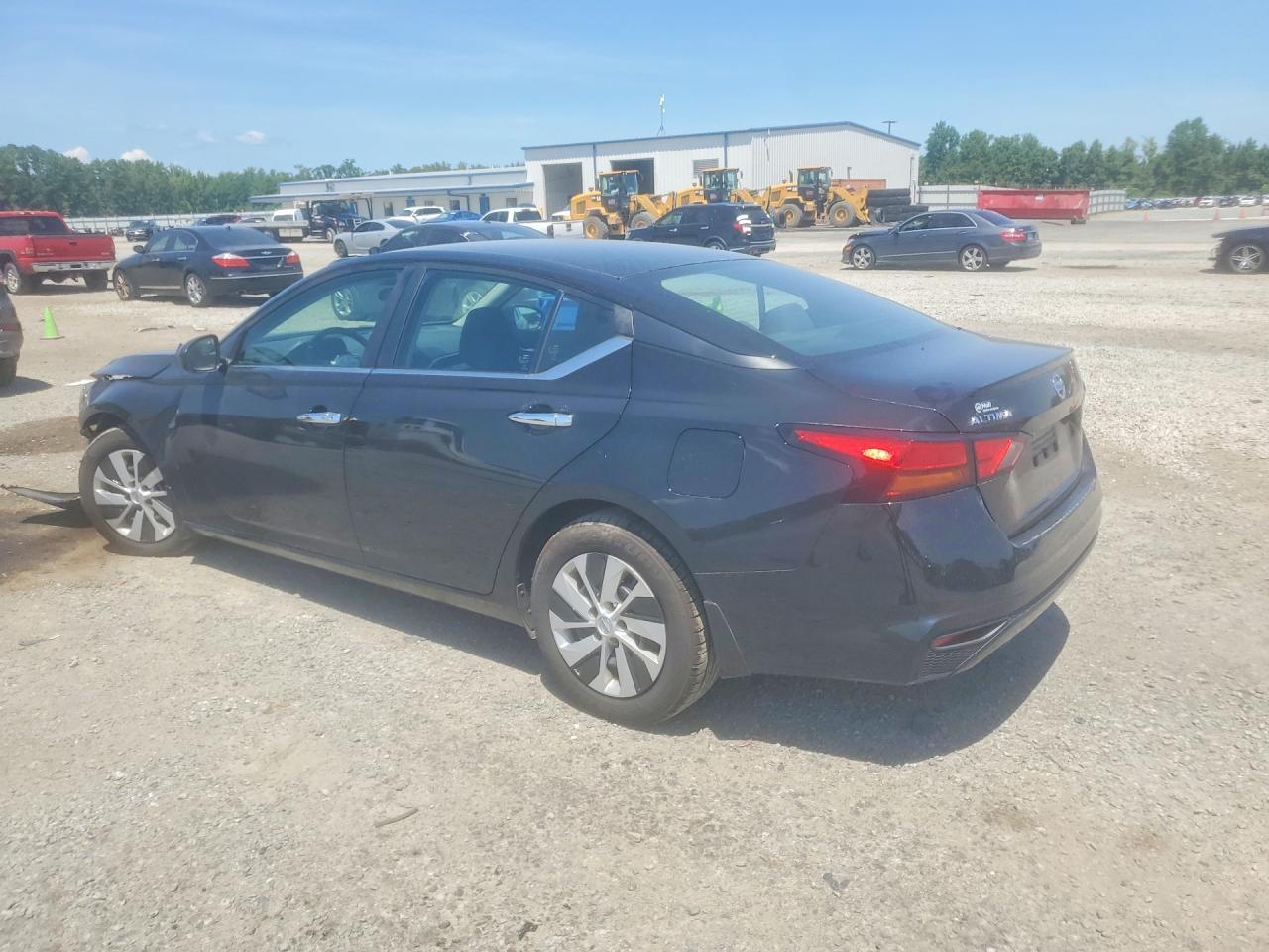 2022 Nissan Altima S - Фото 2