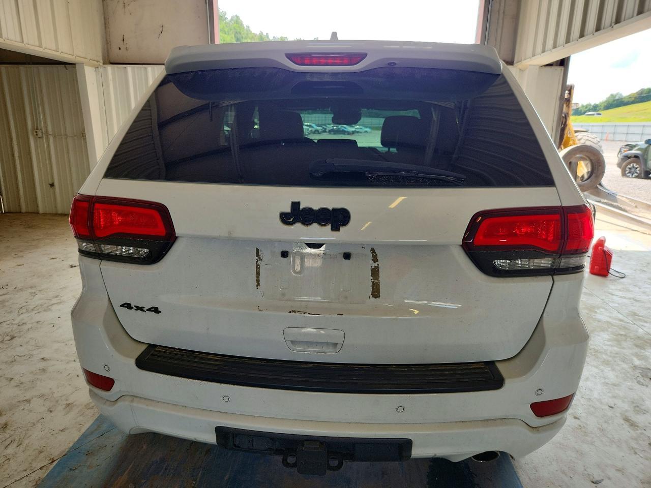 2021 Jeep Grand Cherokee Laredo - Image 6