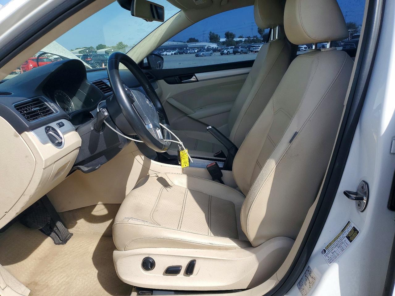 2012 Volkswagen Passat Se - Image 7