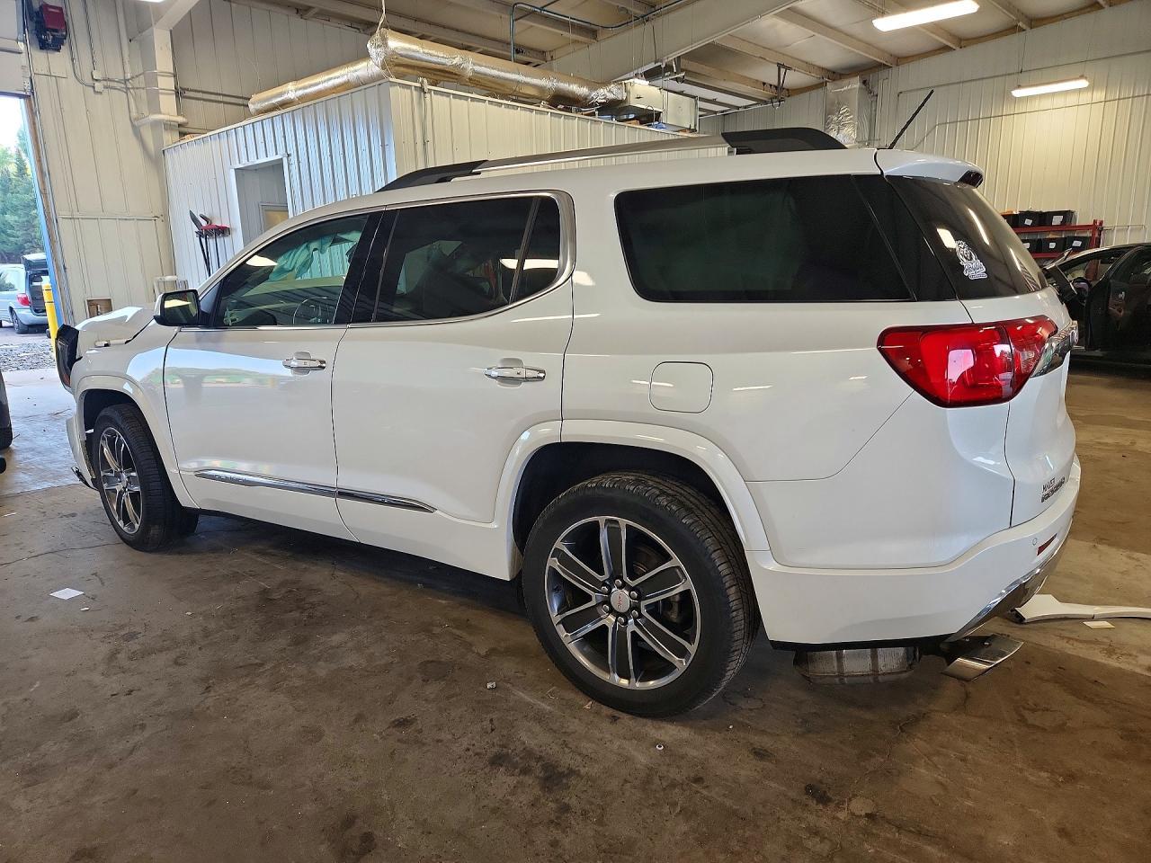 2019 GMC Acadia Denali - Фото 2