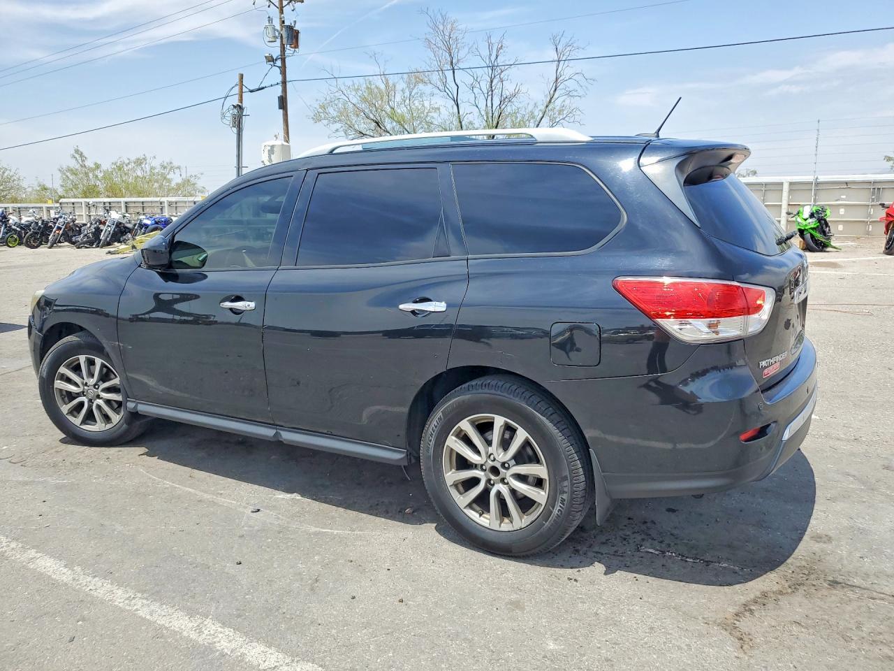2015 Nissan Pathfinder Sv - Image 2