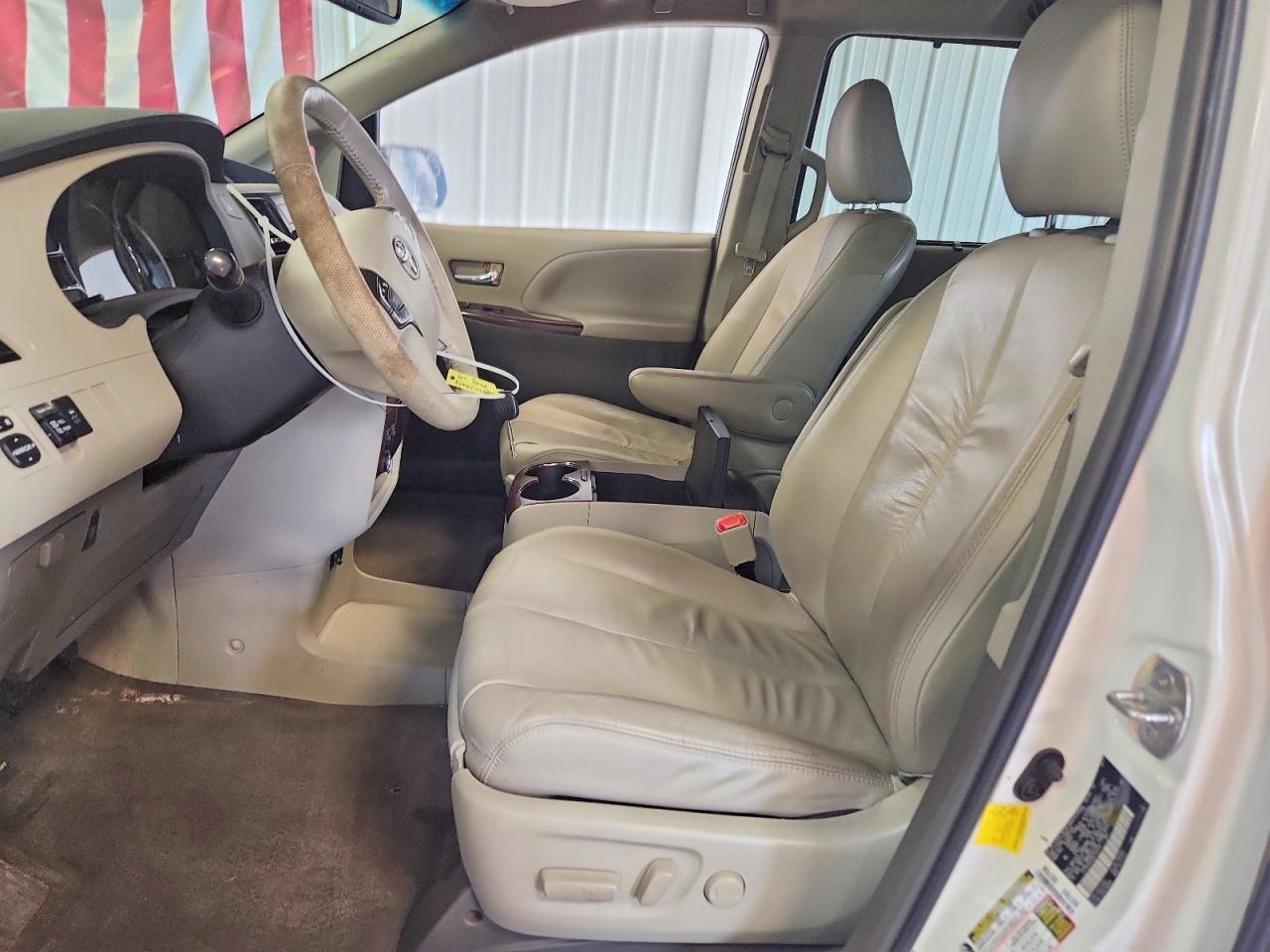 2011 Toyota Sienna Xle 8-Passenger - Фото 7