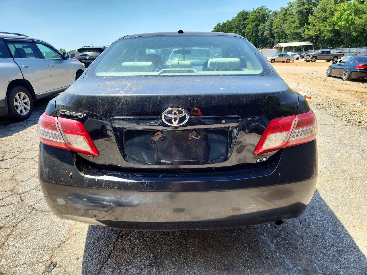 2010 Toyota Camry Le - Фото 6
