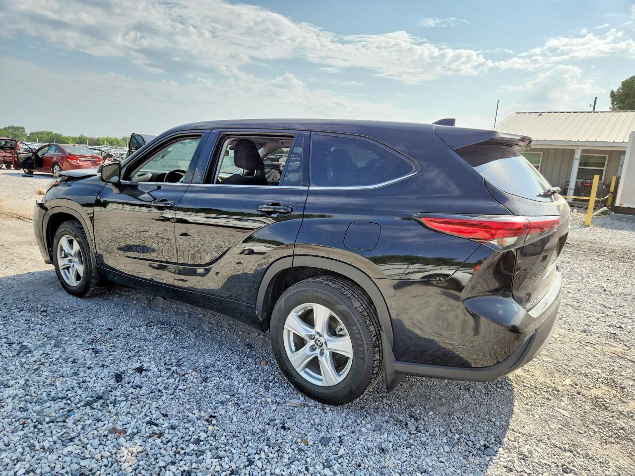 2021 Toyota Highlander Le - Image 2