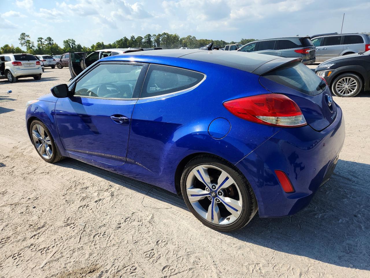 2013 Hyundai Veloster Base - Фото 2