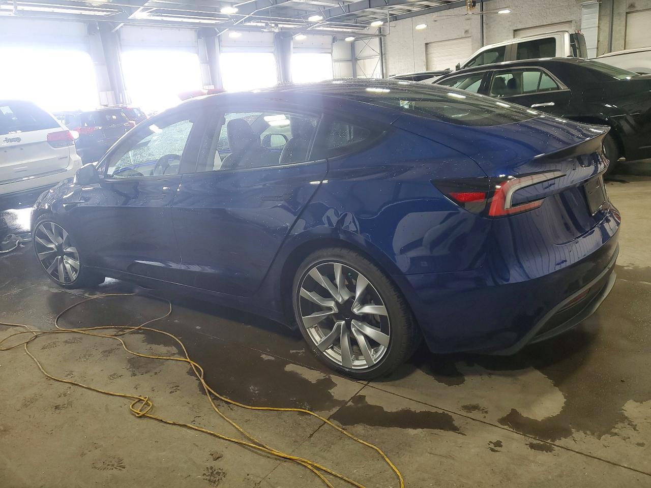 2024 Tesla Model 3 - Фото 2