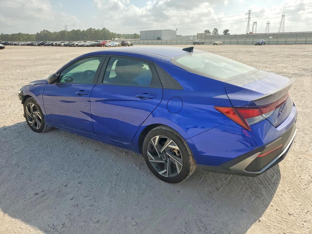 2025 Hyundai Elantra Sel Sport - Image 2