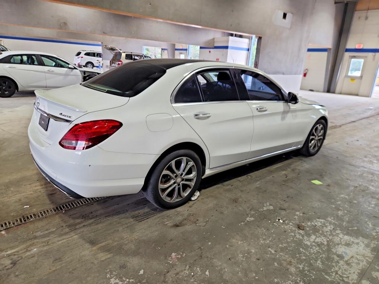 2016 Mercedes-Benz C 300 4Matic - Фото 3
