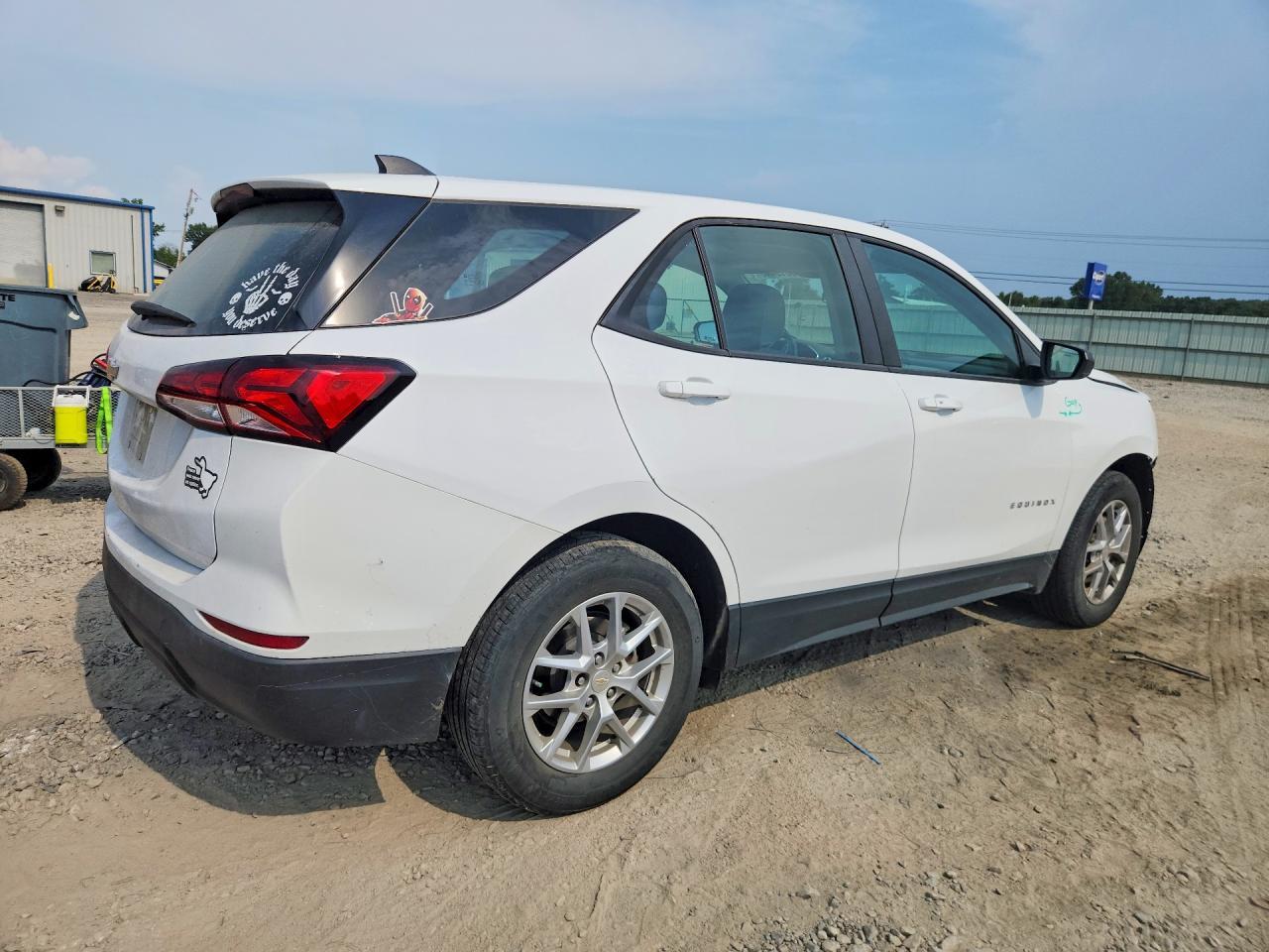 2023 Chevrolet Equinox Ls - Фото 3