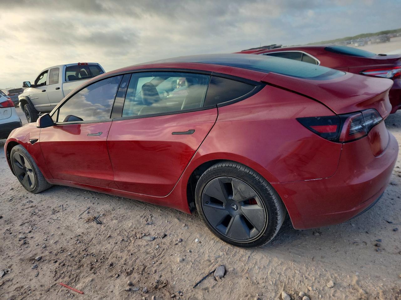 2023 Tesla Model 3 - Фото 2