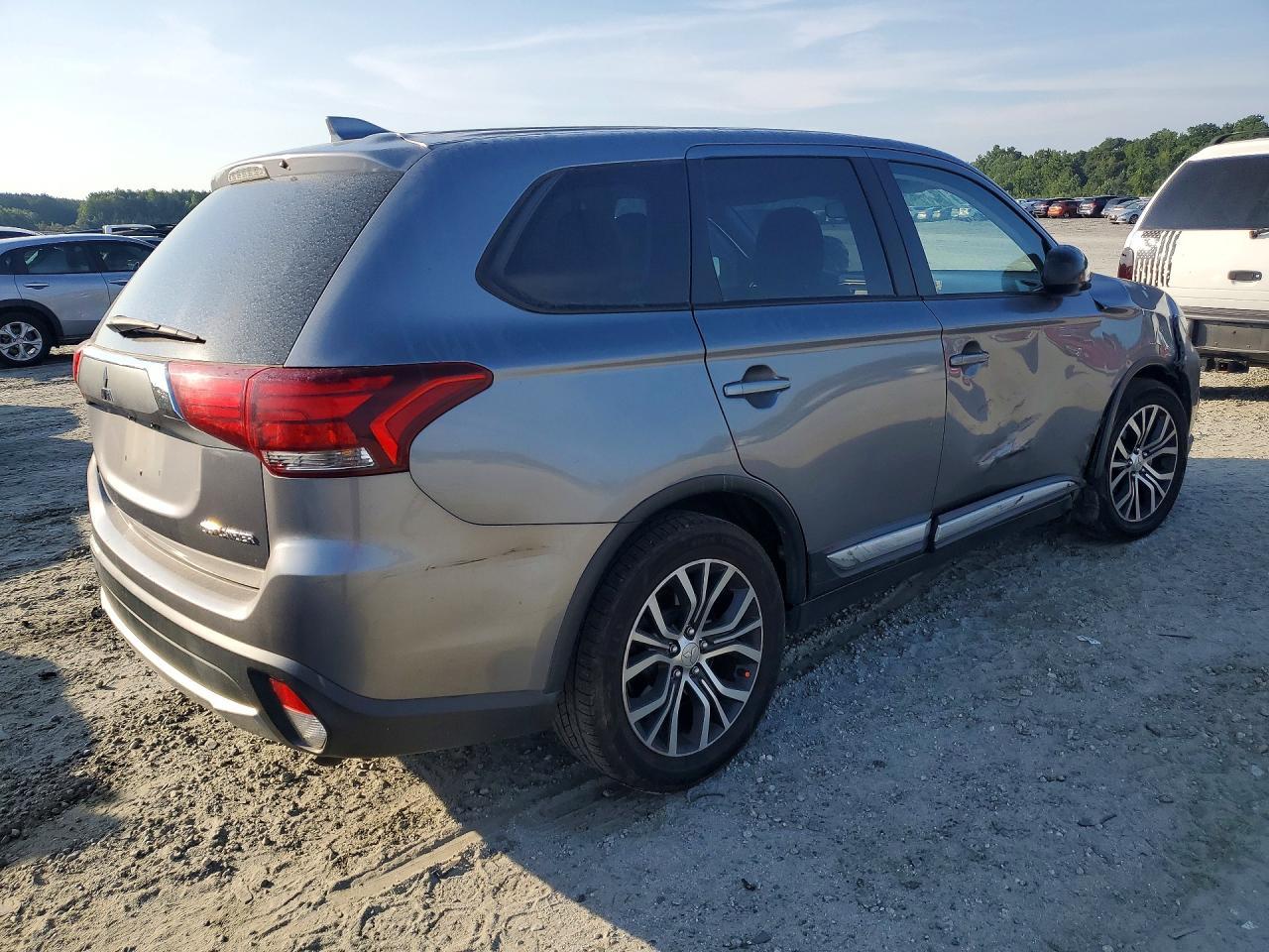 2018 Mitsubishi Outlander Es - Фото 3
