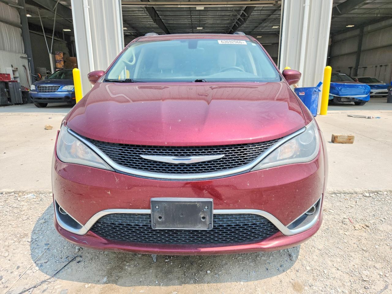 2017 Chrysler Pacifica Touring L - Фото 5