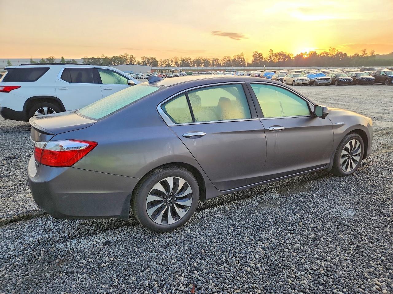 2015 Honda Accord Hybrid Exl - Image 3