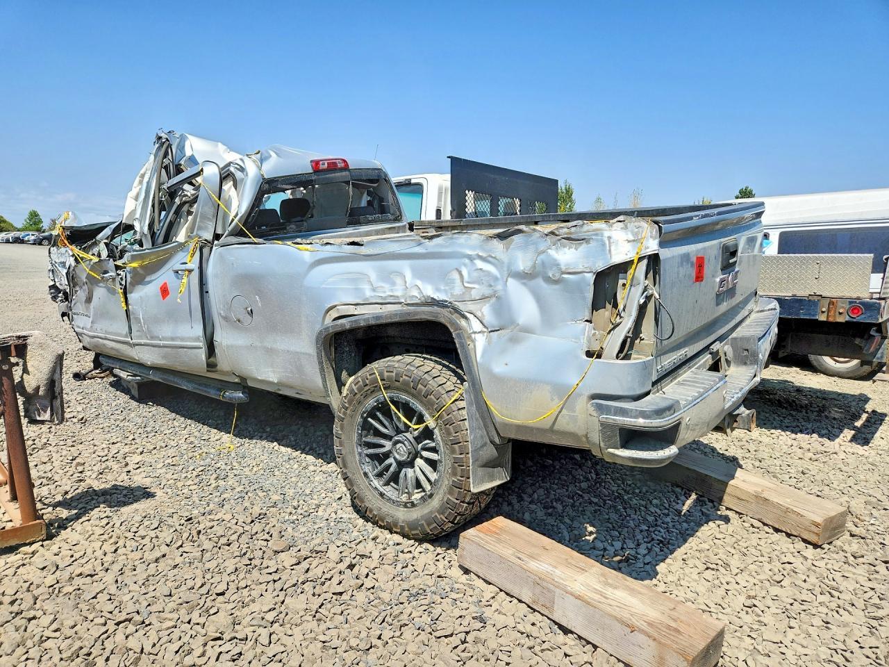 2016 GMC Sierra K2500 Sle - Image 2