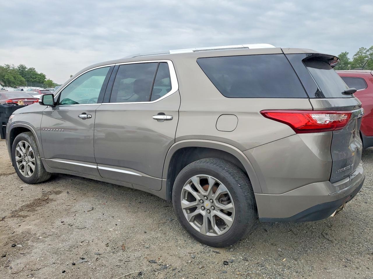 2018 Chevrolet Traverse Premier - Фото 2