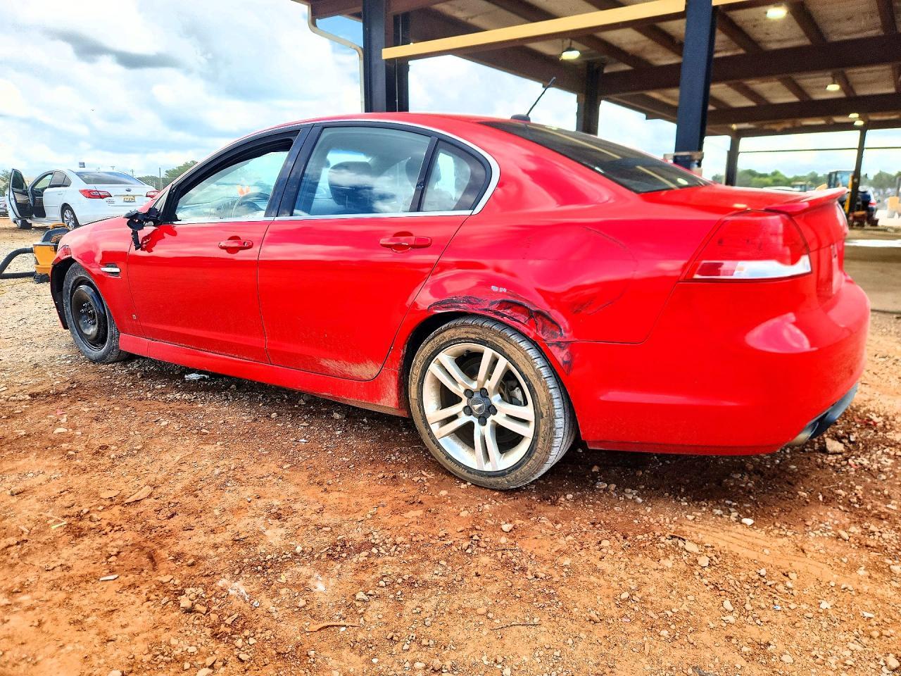 2009 Pontiac G8 - Image 2