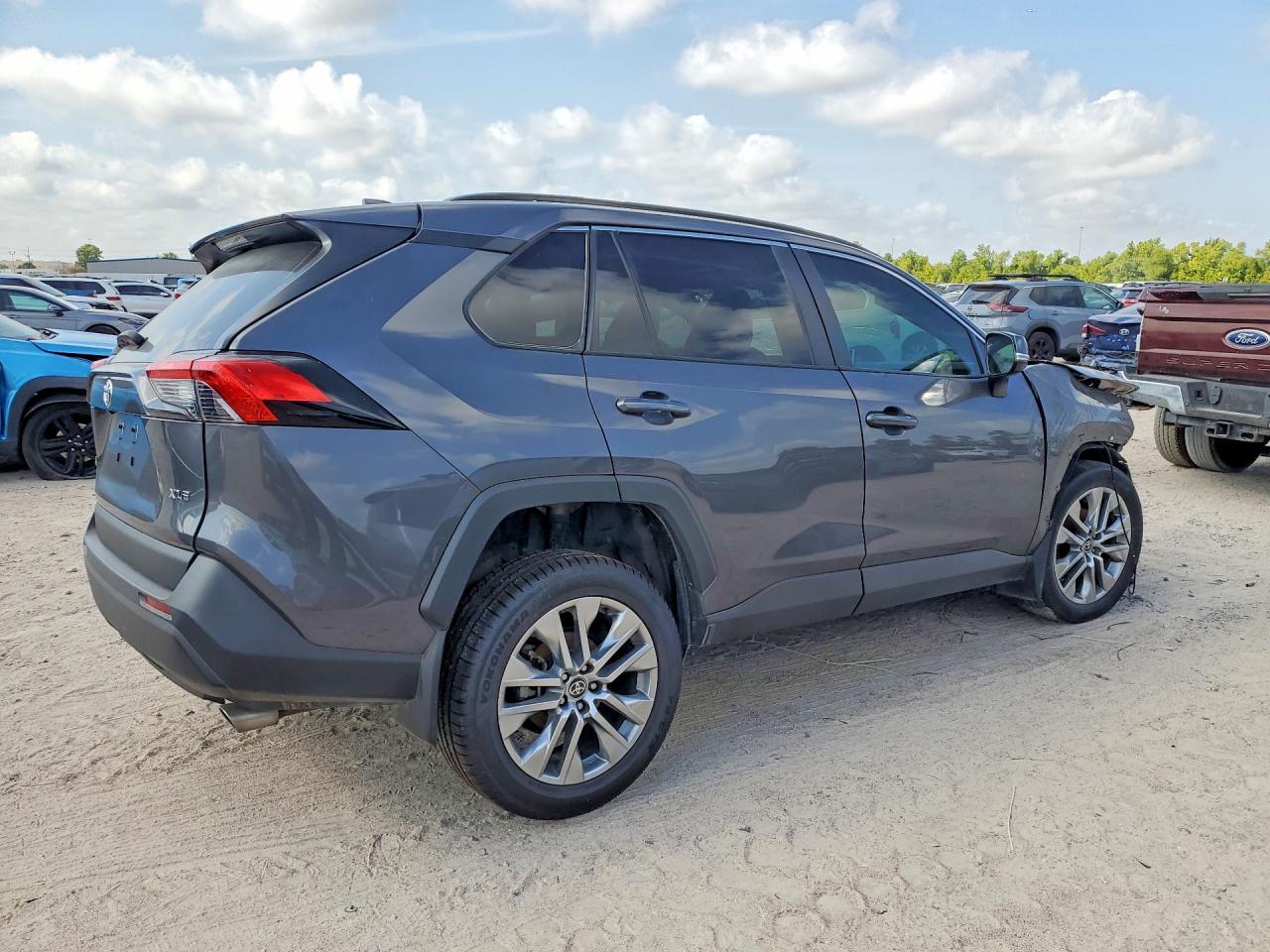 2023 Toyota Rav4 Xle Premium - Фото 3
