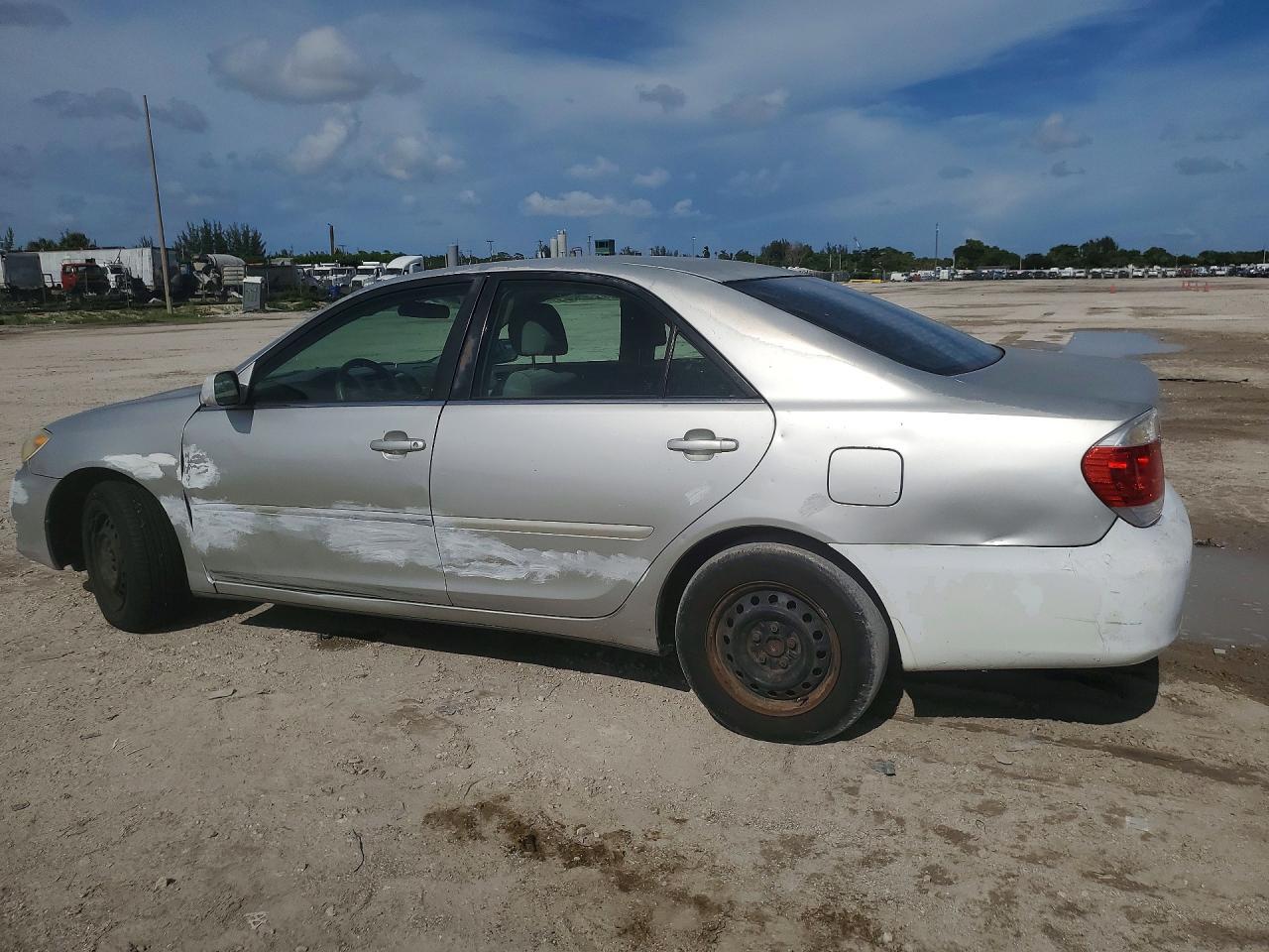 2005 Toyota Camry Le - Фото 2