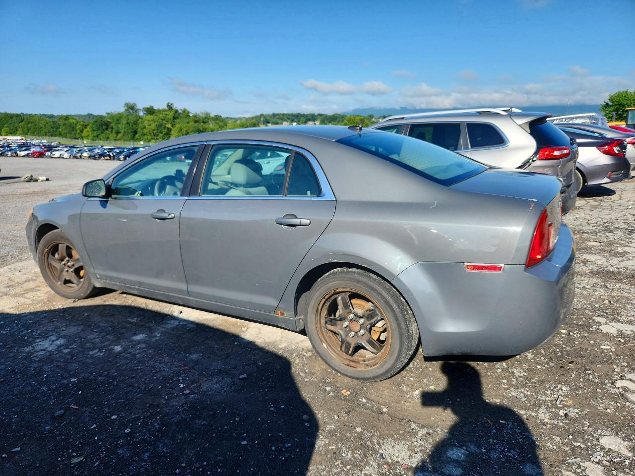 2009 Chevrolet Malibu Ls - Image 2