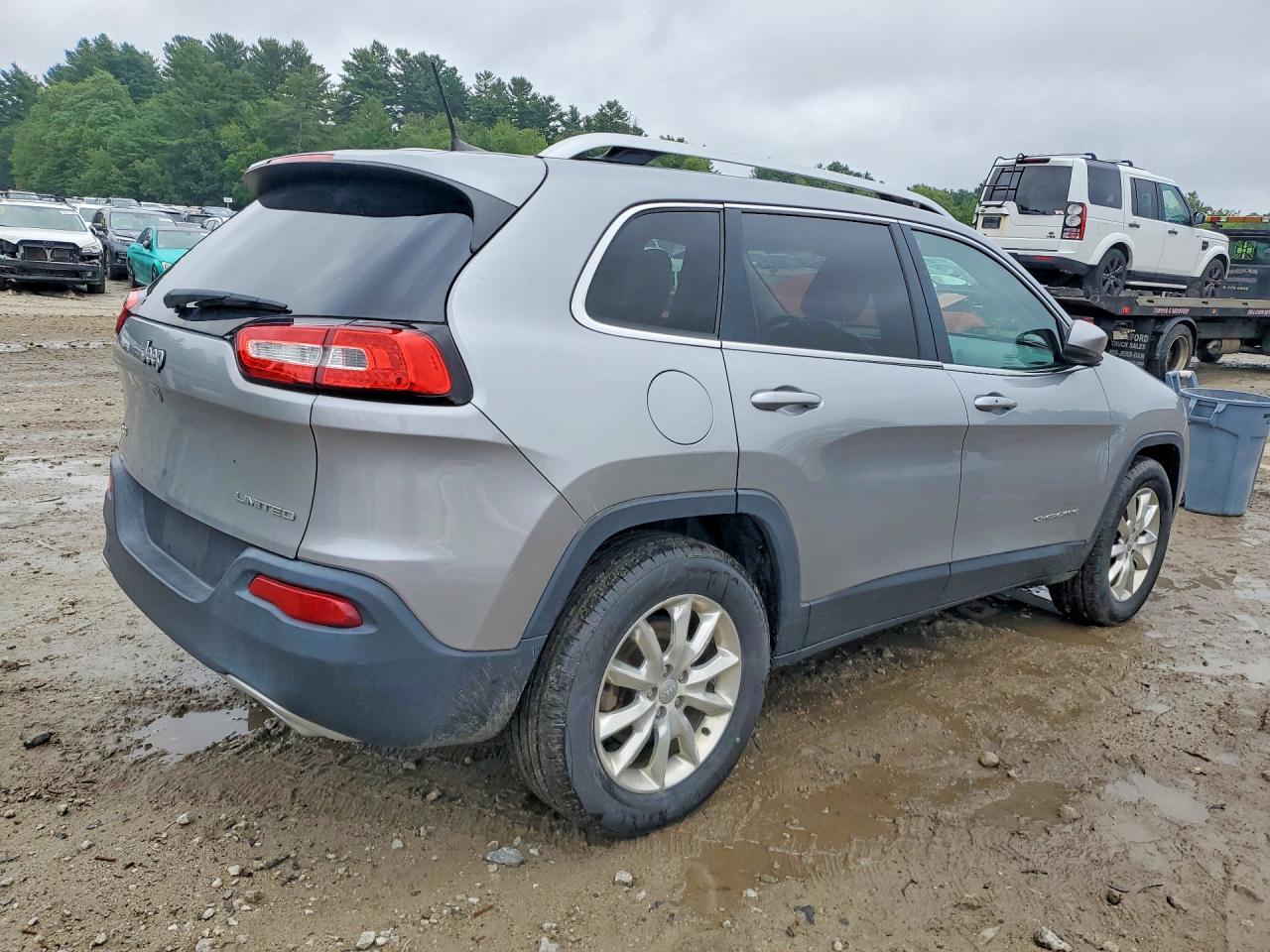 2016 Jeep Chereokee - Image 3