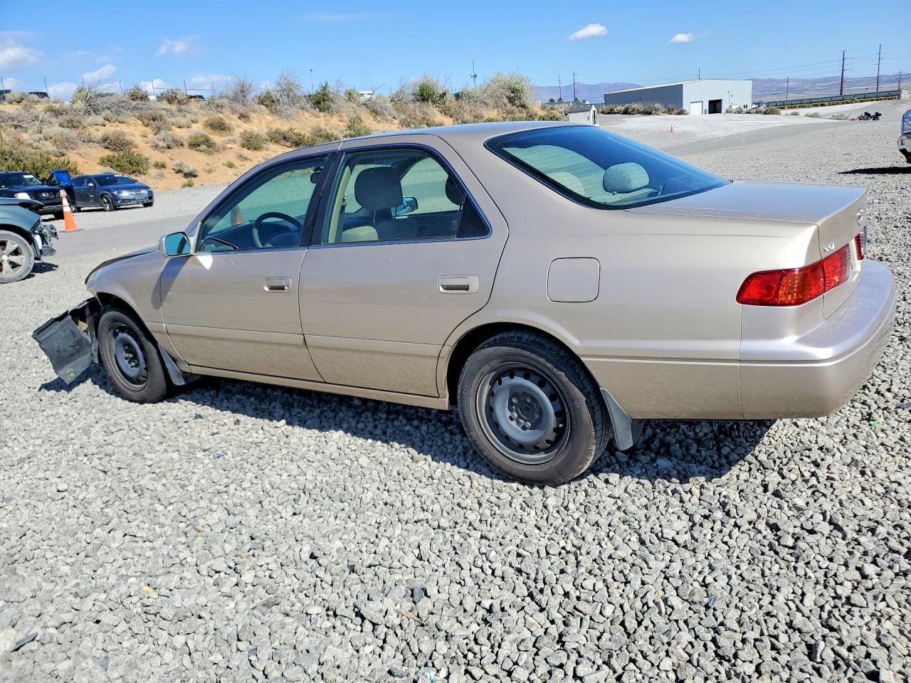 2000 Toyota Camry Le - Фото 2