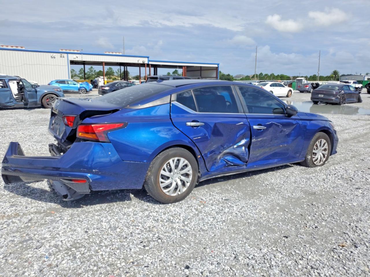2020 Nissan Altima S - Фото 3
