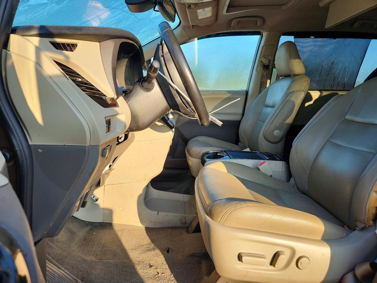 2020 Toyota Sienna Xle Premium 8-Passenger - Image 7