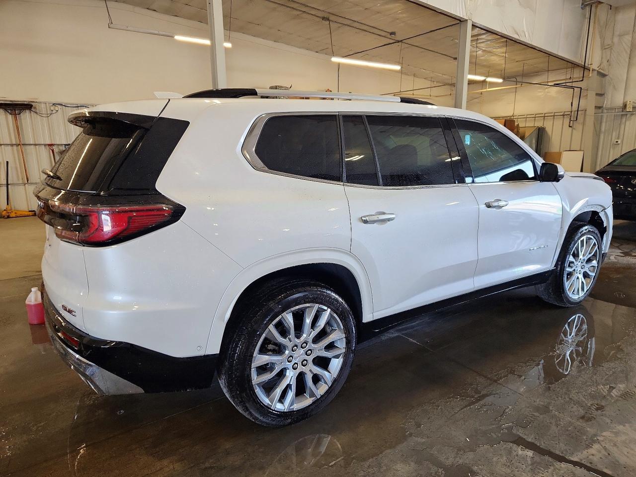 2025 GMC Acadia Denali - Фото 3