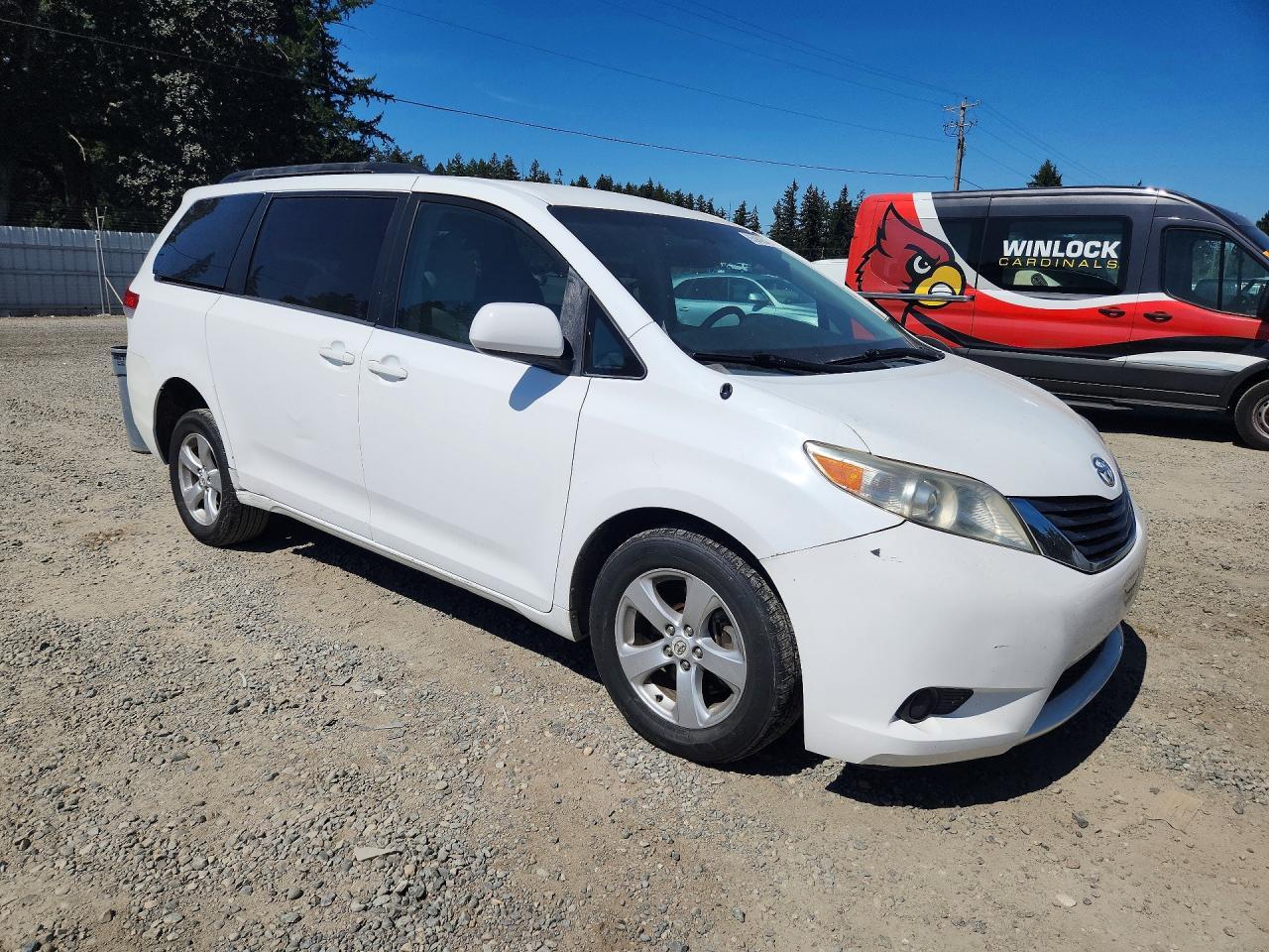 2011 Toyota Sienna Le - Фото 4