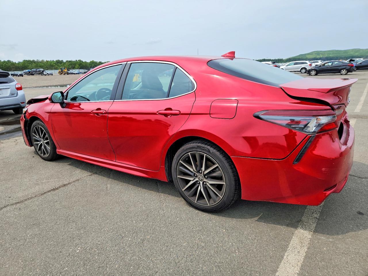 2021 Toyota Camry Se - Фото 2