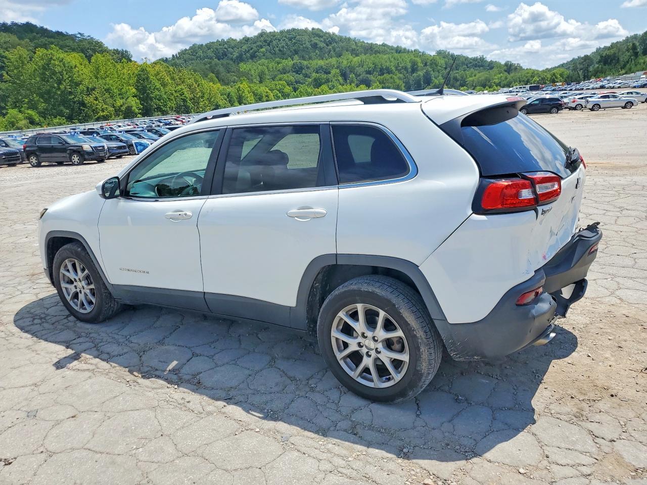 2015 Jeep Cherokee Latitude - Фото 2