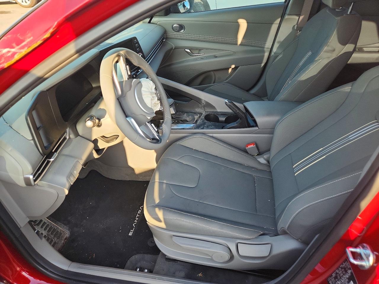 2026 Hyundai Elantra Sel Sport - Image 7