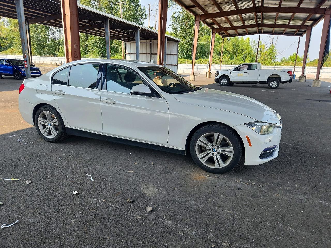 2017 BMW 3 Series 330I - Фото 4