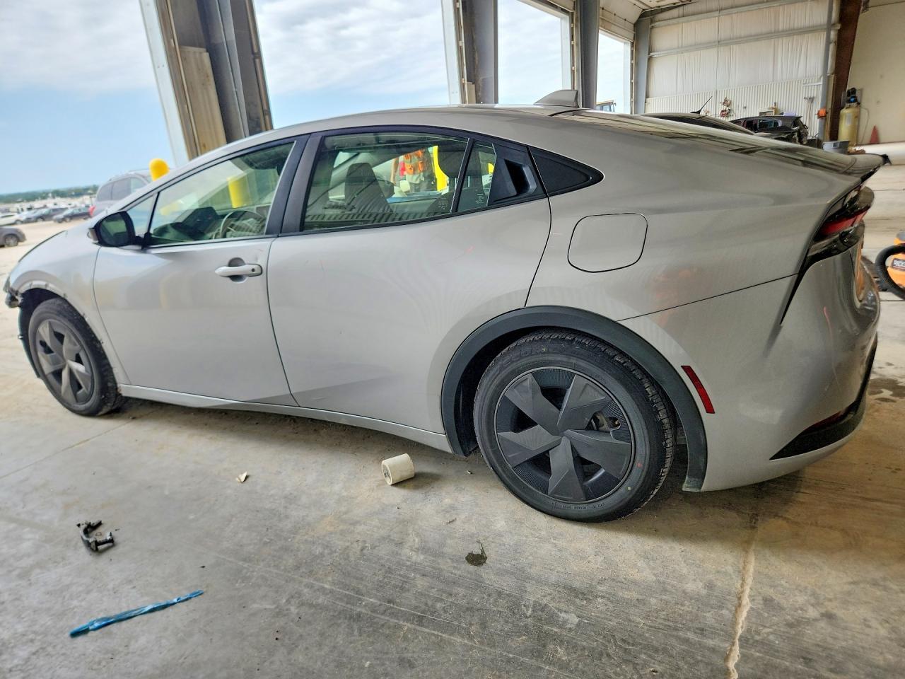 2023 Toyota Prius Le - Image 2
