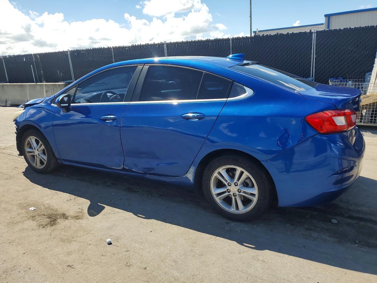 2018 Chevrolet Cruze Lt - Image 2