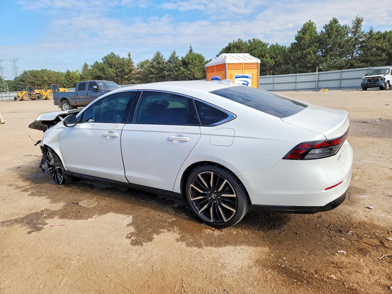 2023 Honda Accord Touring Hybrid - Image 2