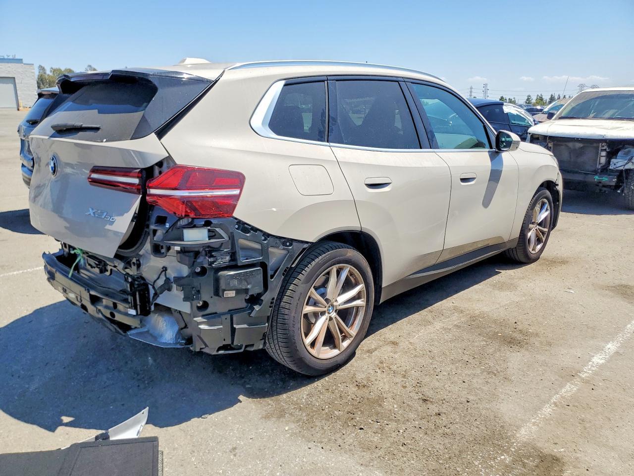 2025 BMW X3 30 xDrive - Фото 3