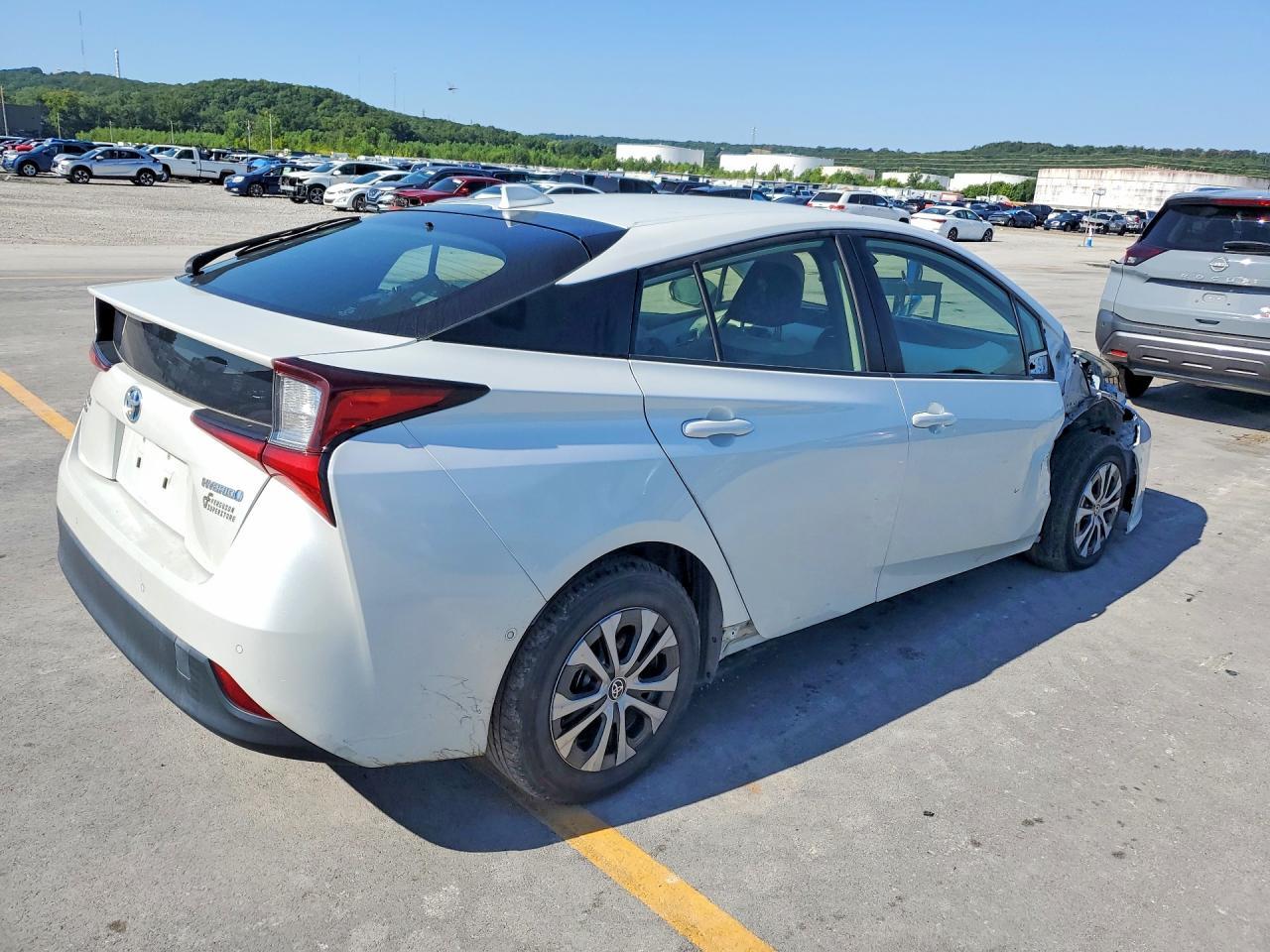 2021 Toyota Prius Le Awd-E - Фото 3