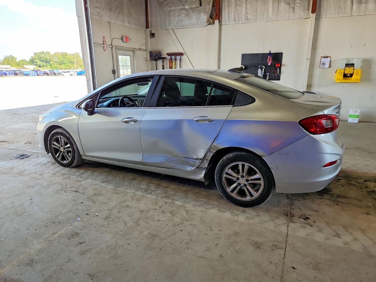 2018 Chevrolet Cruze Ls - Фото 2