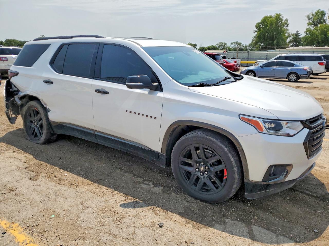 2021 Chevrolet Traverse Premier - Фото 4